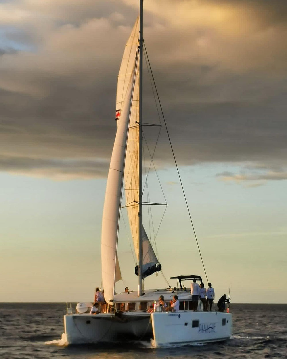 Sailing along the Papagayuo Peninsula in Guanacaste